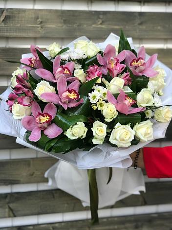 Букет цветов из: Розы и Хризантемы в Машково