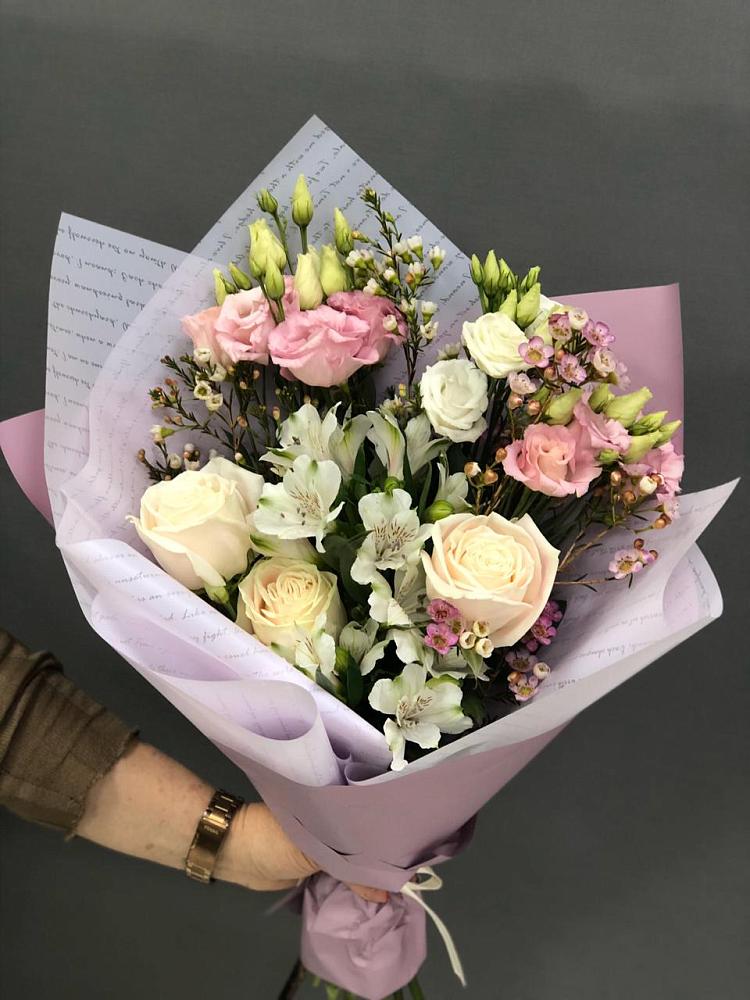 Букет цветов из: Альстромерии, Розы и Лизиантусы в Машково