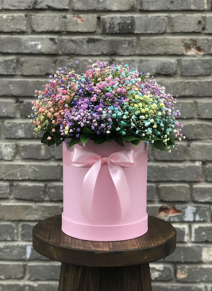 Цветочная композиция из Гипсофила и Розы в шляпной коробке в Машково