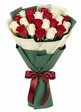 Букет Микс из красных и белых роз в Машково