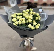 Букет Белые кустовые розы Солинеро в Машково
