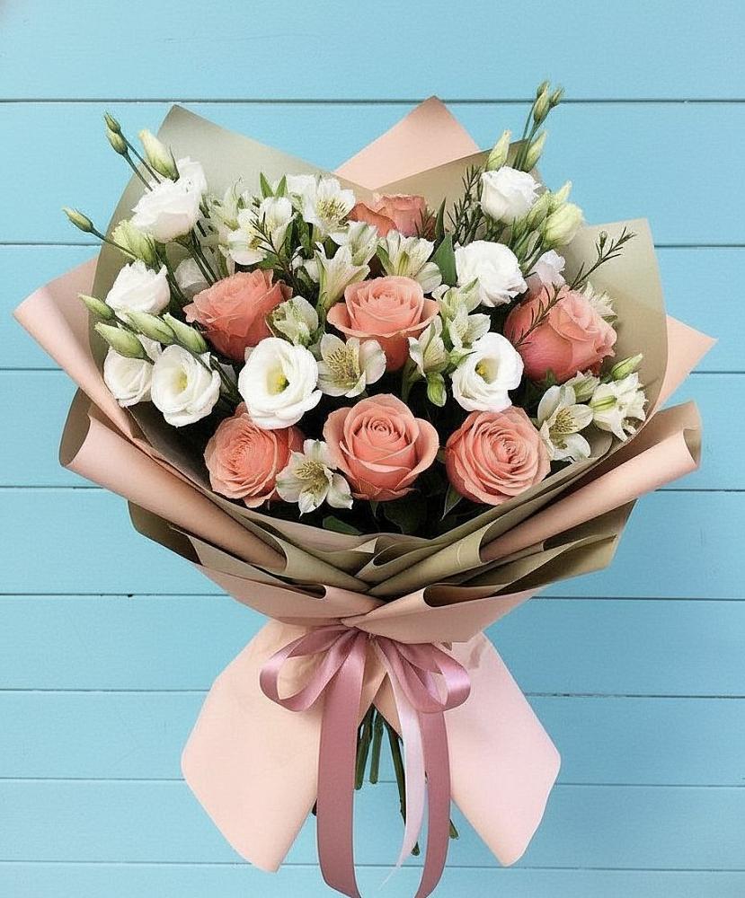Букет цветов из: Розы, Альстромерии и Лизиантусы в Машково