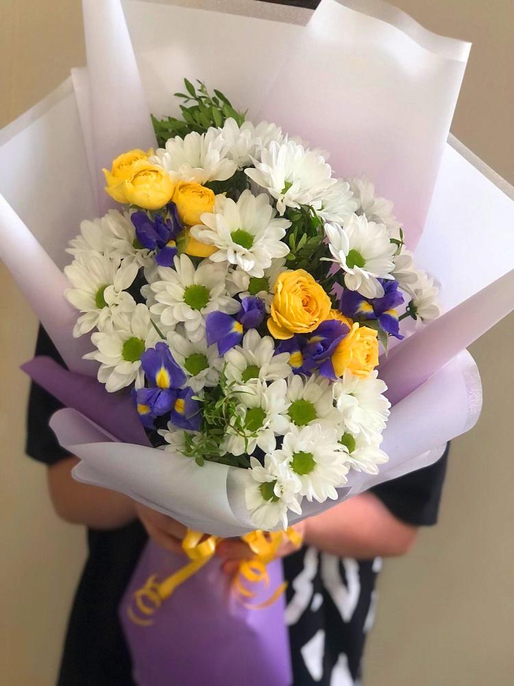 Букет цветов из: Ирисы, Хризантемы и Розы в Машково