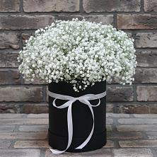 Цветочная композиция из Гипсофила в шляпной коробке в Машково