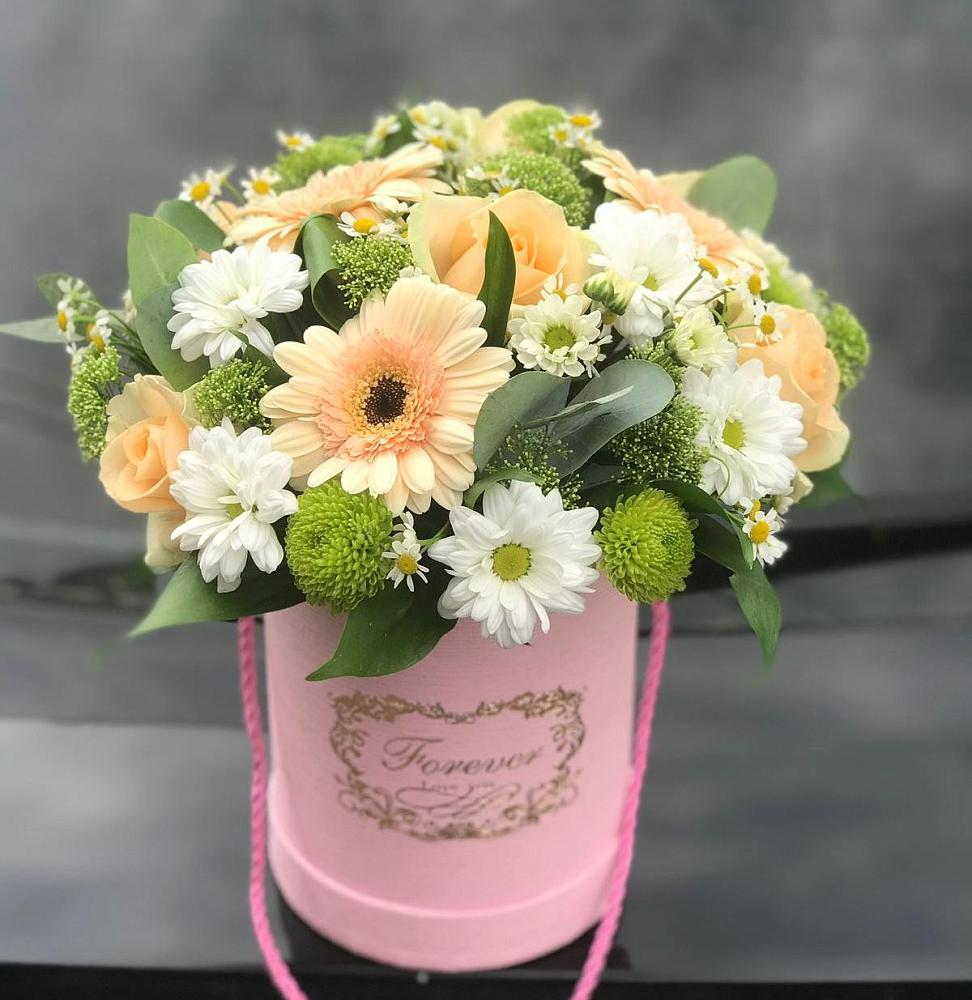 Цветочная композиция из Розы, Герберы и Хризантемы в шляпной коробке в Машково