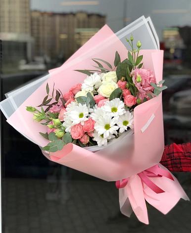 Букет цветов из: Розы, Лизиантусы и Хризантемы в Машково